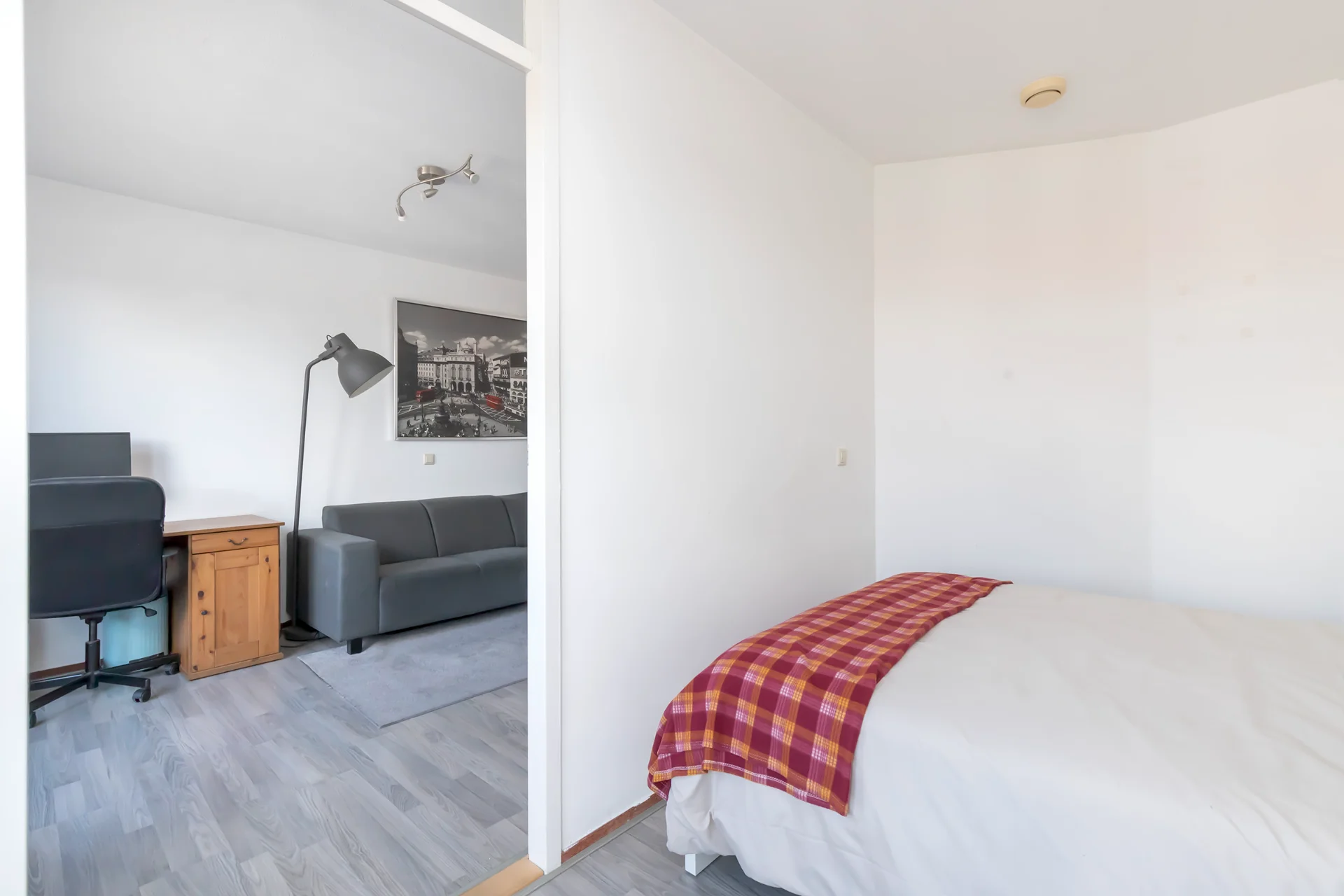 Bedroom PLUS your own PRIVATE living space in Amsterdam West
