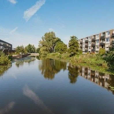 Appartement te huur in Amsterdam: 🌿 Beautiful 3-Bedroom Apartment with Canal Views in Amsterdam-Zuid – Available from 1 November